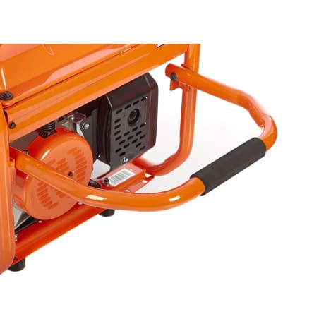 GENERADOR GASOLINA TRIFÁSICO 5500 W / 6,8 KVA - 7.2A GENERADOR GASOLINA TRIFÁSICO 5500 W / 6,8 KVA - 7.2A